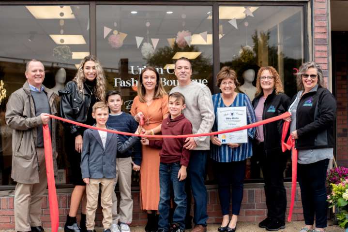 Auburn Chamber Welcomes Urban Chic Fashion Boutique